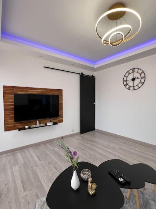 Apartment F2 A 12 Mn De Paris Avec Sauna - Parking Prive *